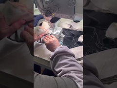 الكمبيوتر يربط المربعات إلى فتحات الذراع ويقص حافة آلة الخياطة